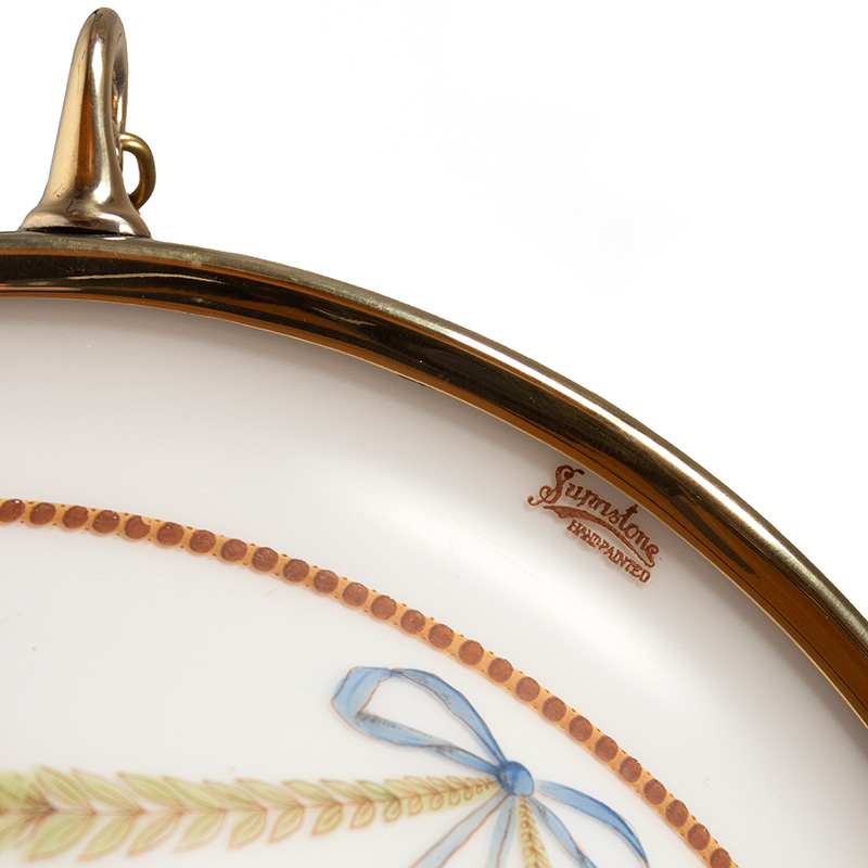 Art Deco Bowl Shaped Glass Ceiling Pendant Decorated with Ribbon Tied Leafy Swags